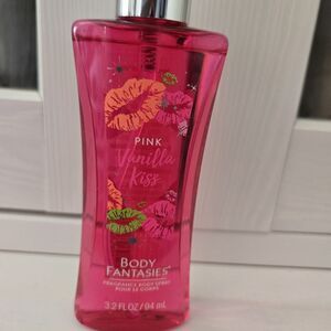 PINK Body Fantasies Vanilla Kiss Fantasy Mist/Spray 3.2 fl oz
